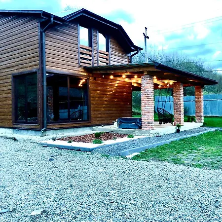 будинок з лазнею